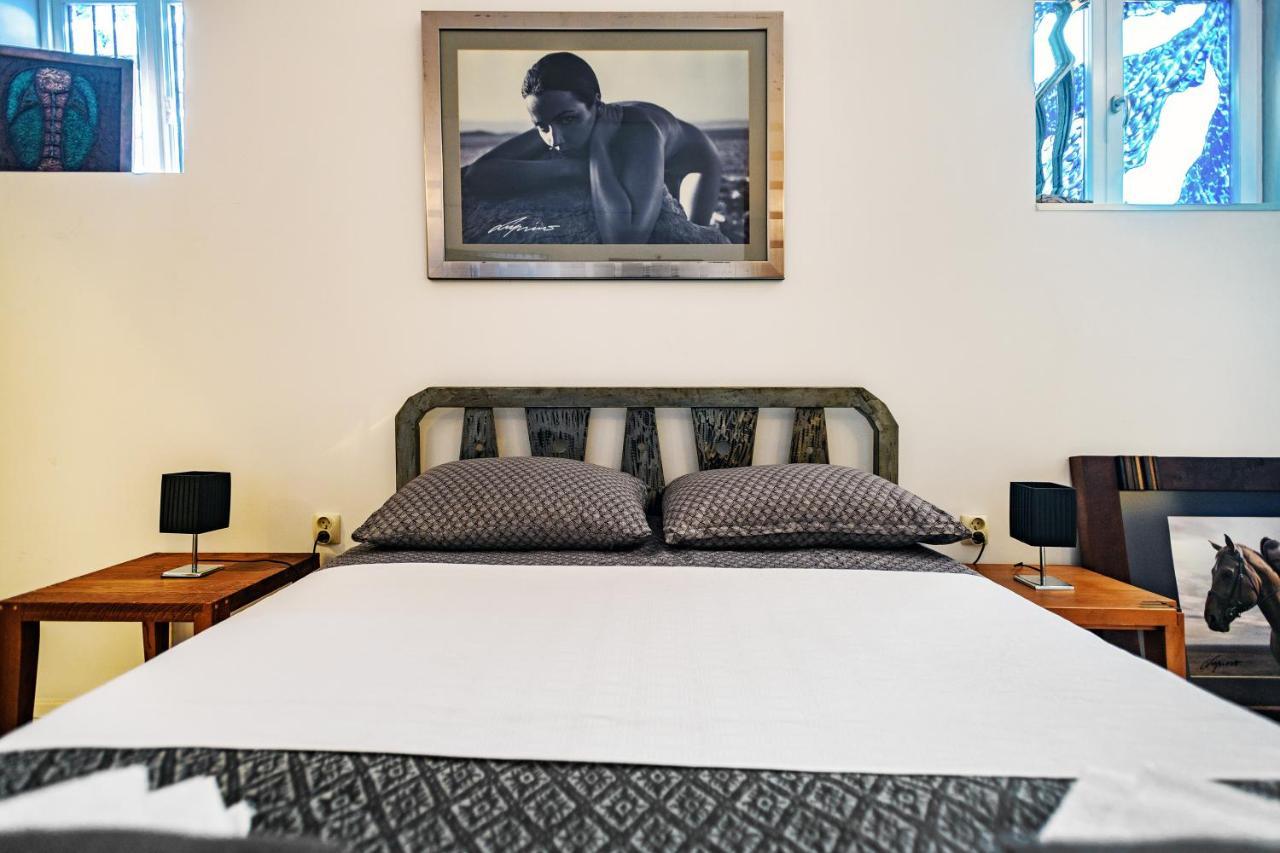 Lupino's Gallery - Old Town Apartman *