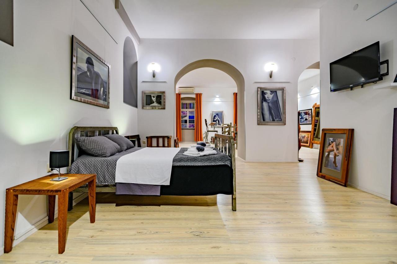 Lupino's Gallery - Old Town Apartman *