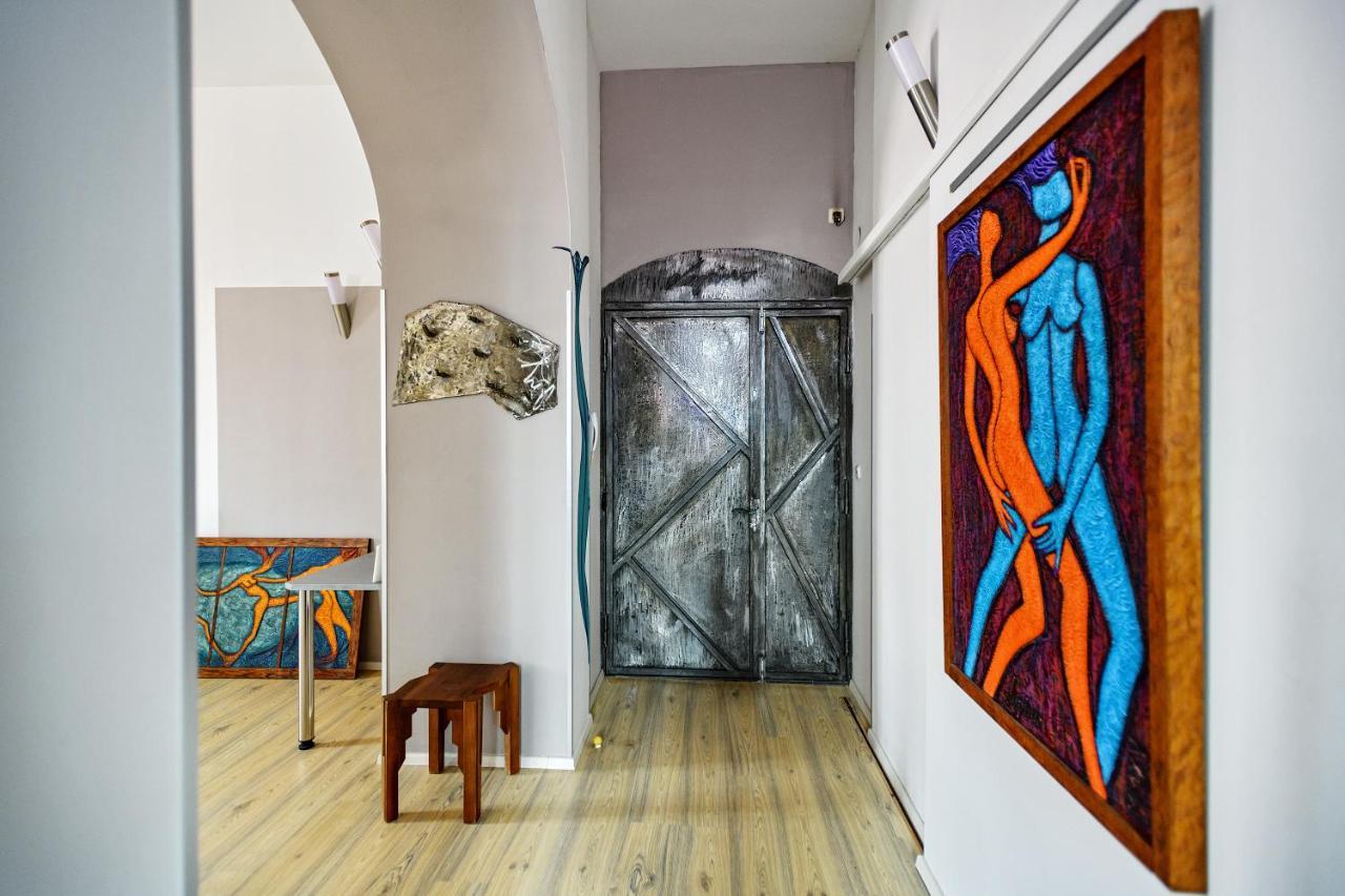 Lupino's Gallery - Old Town Apartman *