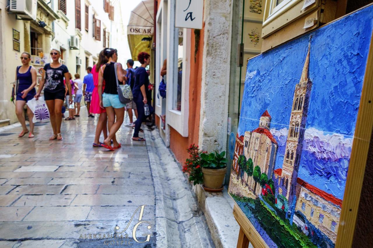 Lupino's Gallery - Old Town Apartman *