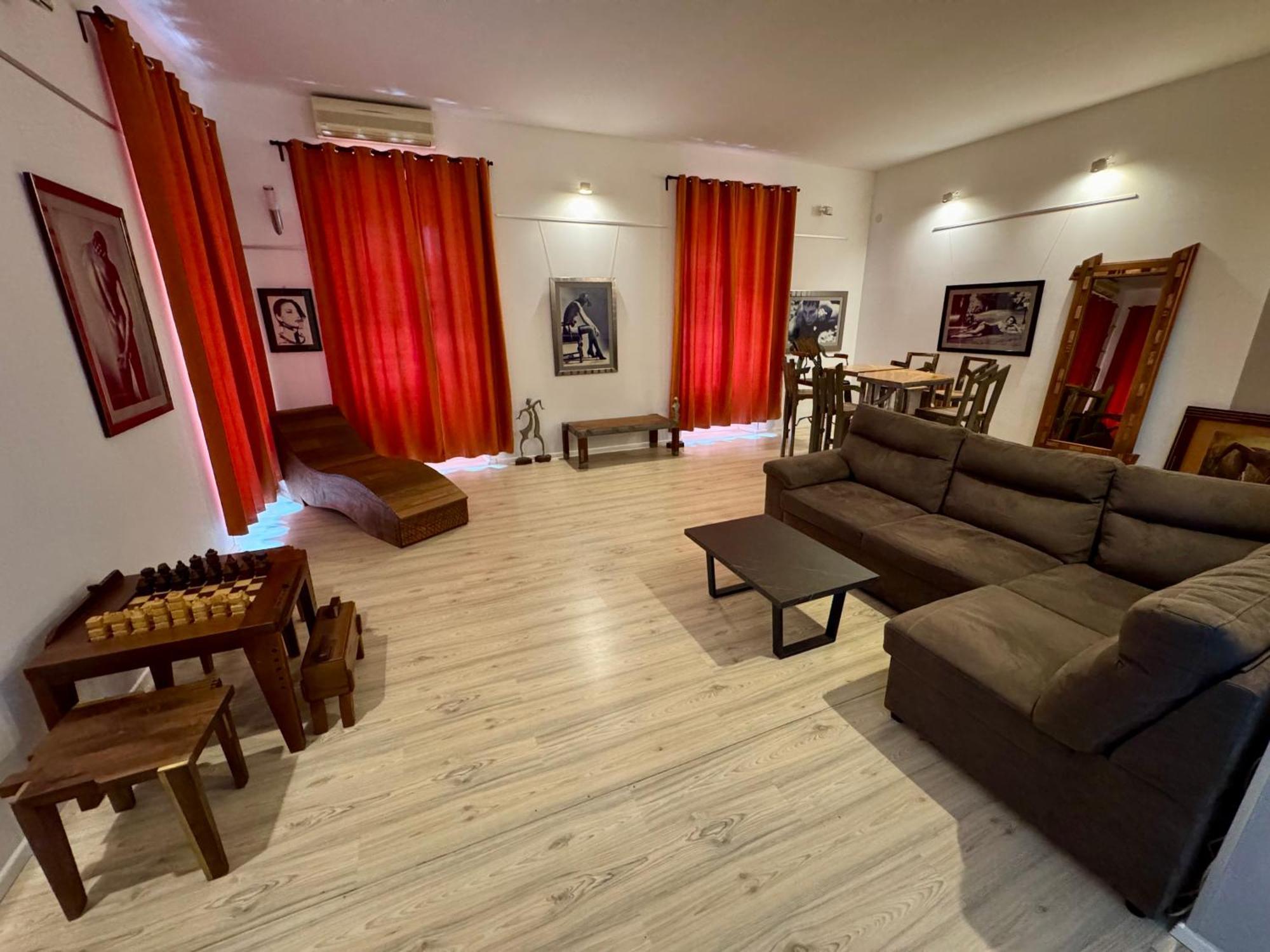 Lupino's Gallery - Old Town *